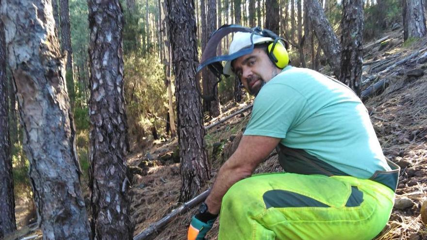 Tenerife Firefighter Elesbaan Perera Demands More Professional Staff