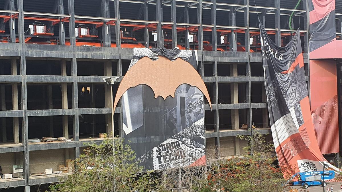 El Valencia desmantela la fachada de Mestalla ubicada en la Avenida Suecia