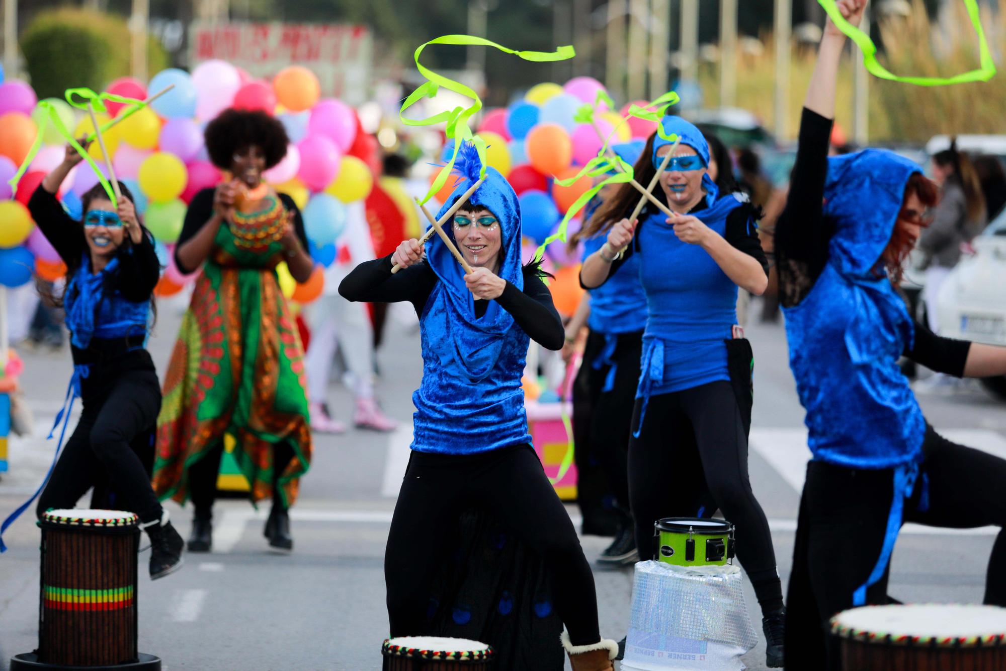 Todas las imágenes de la rúa de carnaval 2023 en Santa Eulària