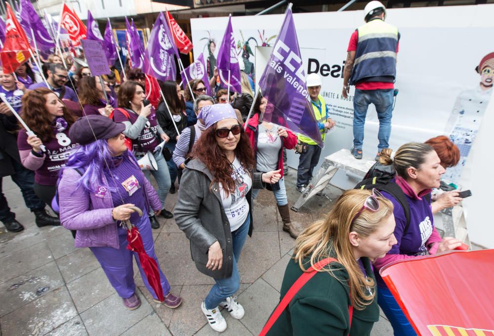 Piquete en el centro de Alicante por la huelga feminista