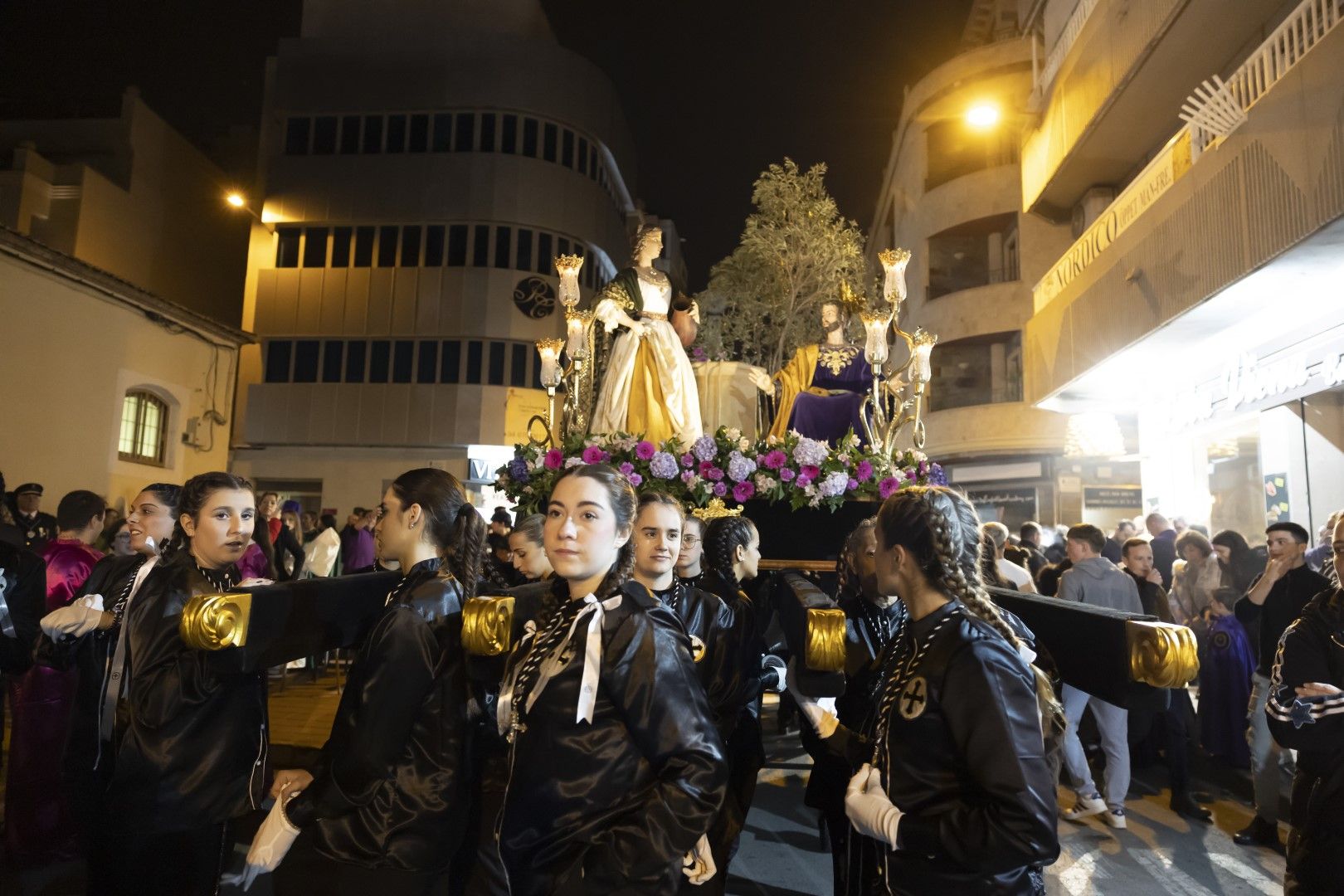 Aquí las imágenes de la Procesión de Lunes Santo en Torrevieja