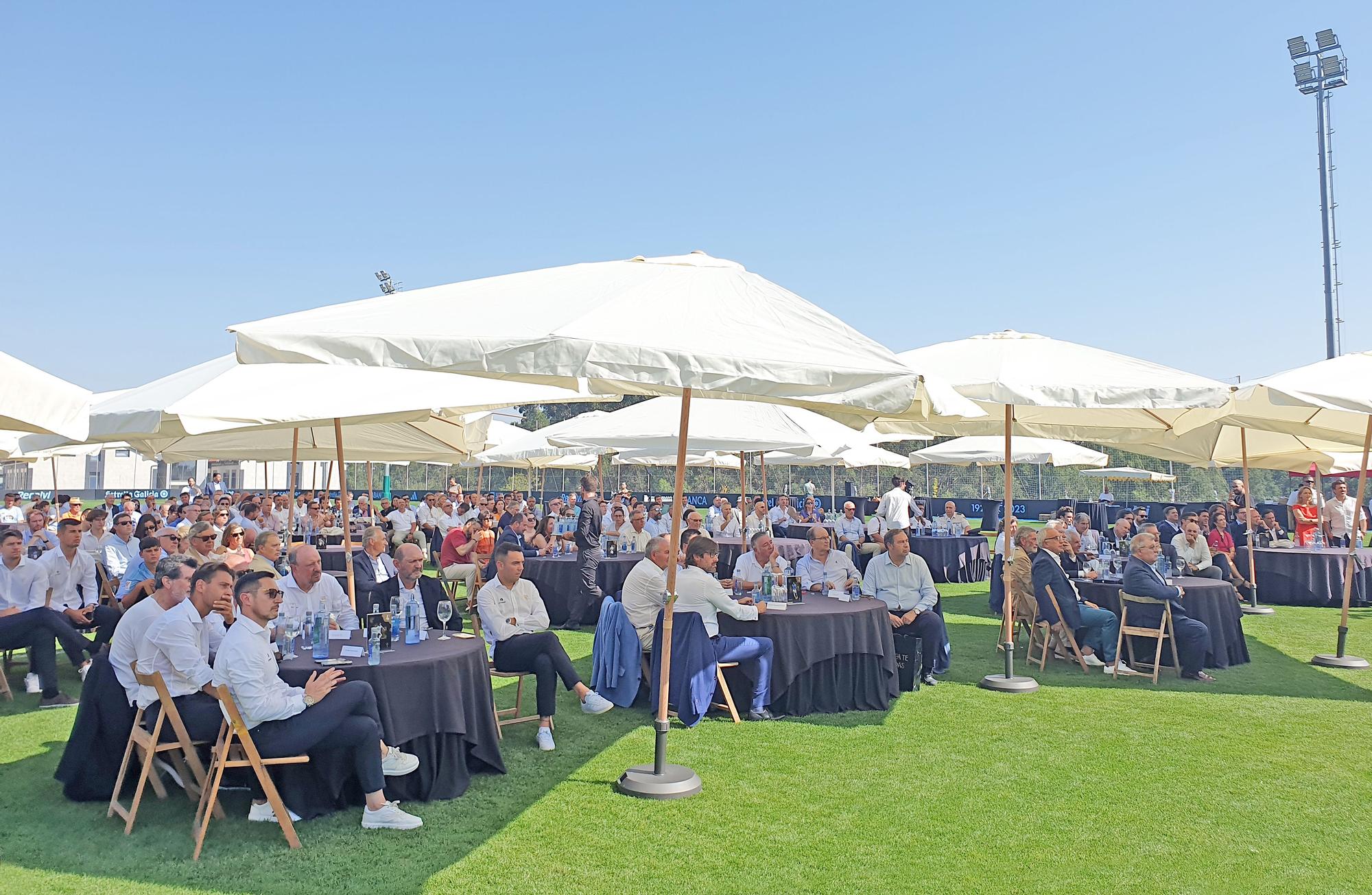 El Celta se rodea de su gran familia y de representantes institucionales por su centenario