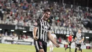 El FC Cartagena sonríe en ambas áreas