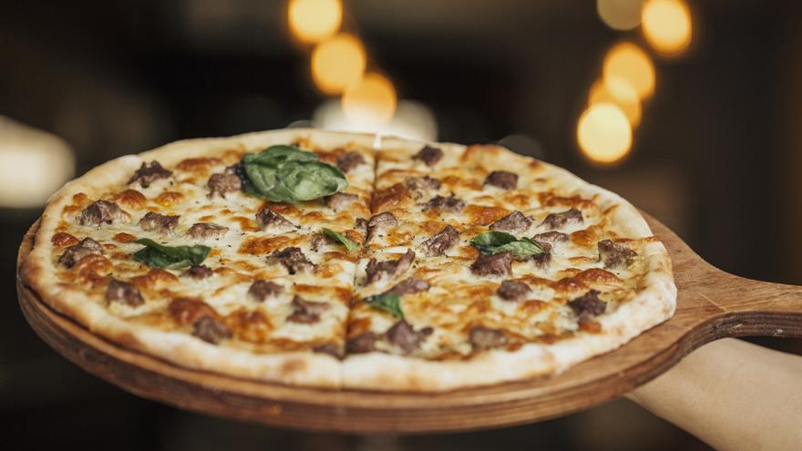Sabies que la pizza és el plat més consumit al món? Descobreix tres curiositats que segur que no coneixies