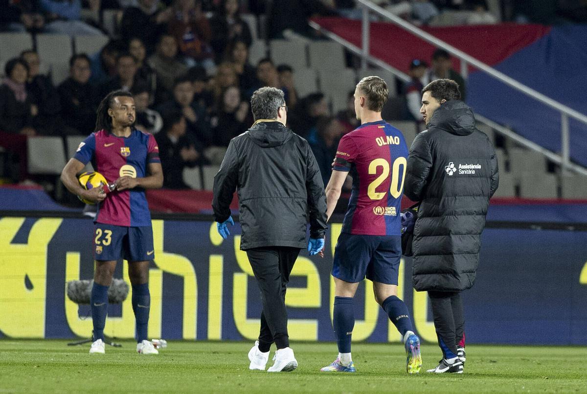 Dani Olmo se marcha lesionado en el partido ante Osasuna.
