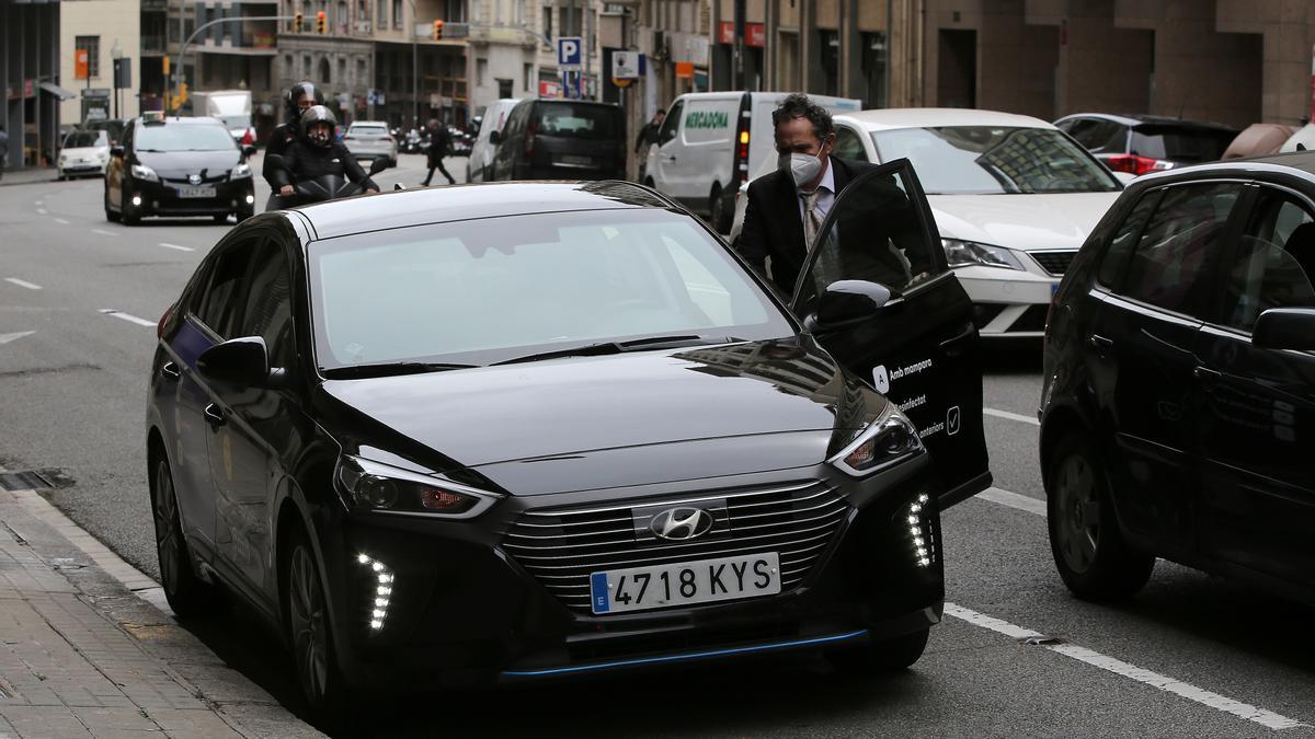 BARCELONA 09/04/2021 Barcelona. Coches vehiculos de VTC Uber, Cabify FOTO de RICARD CUGAT