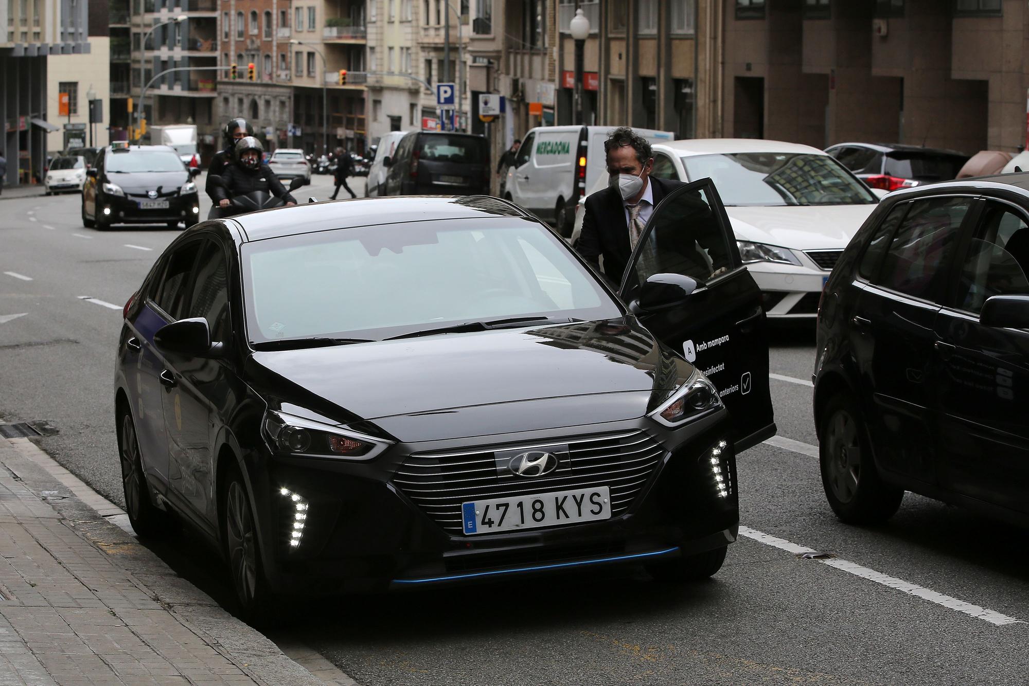 BARCELONA 09/04/2021 Barcelona. Coches vehiculos de VTC Uber, Cabify FOTO de RICARD CUGAT