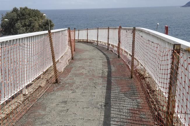 MAL ESTADO DE LA PASARELA PEATONAL TINOCA