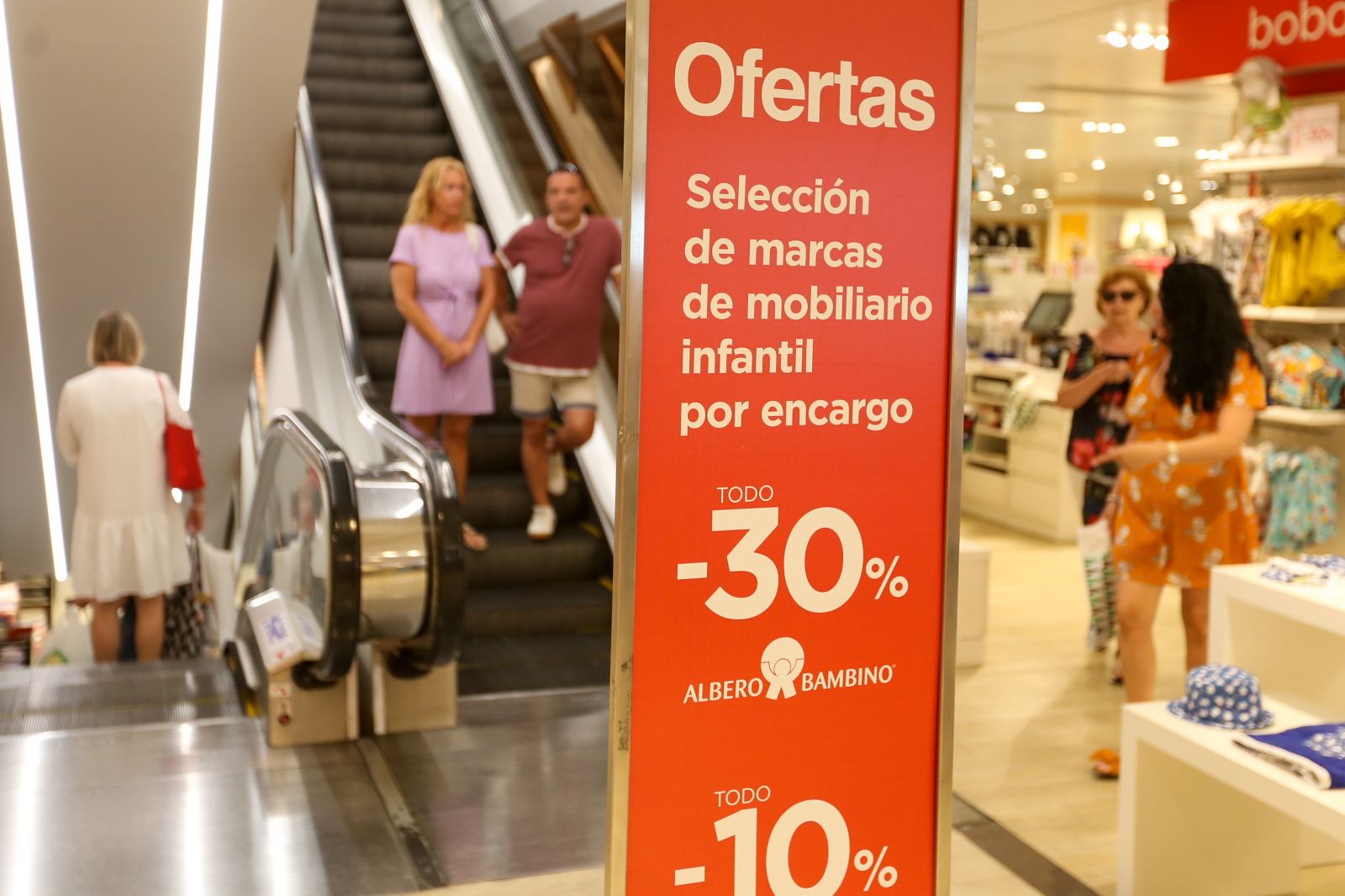 El comercio de Alicante confía en las rebajas de verano