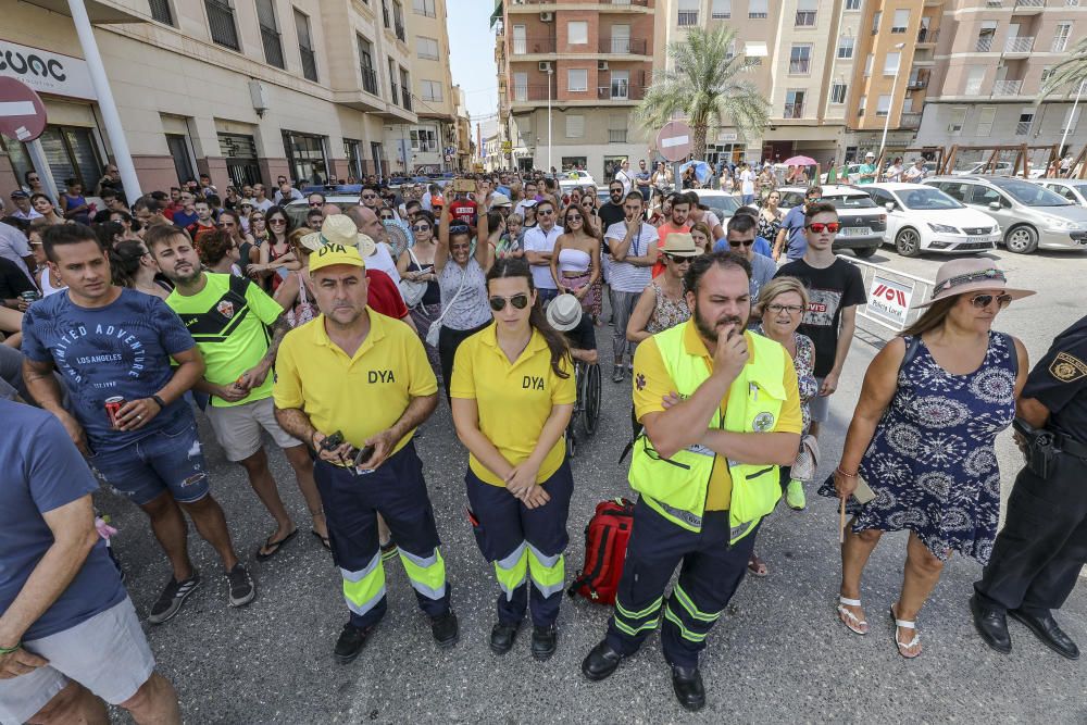 Mascletà de aviso de fiestas en Elche