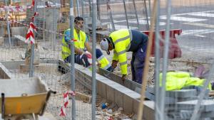 El empleo suma 434.700 personas en el segundo trimestre y marca un récord con 21,7 millones de trabajadores