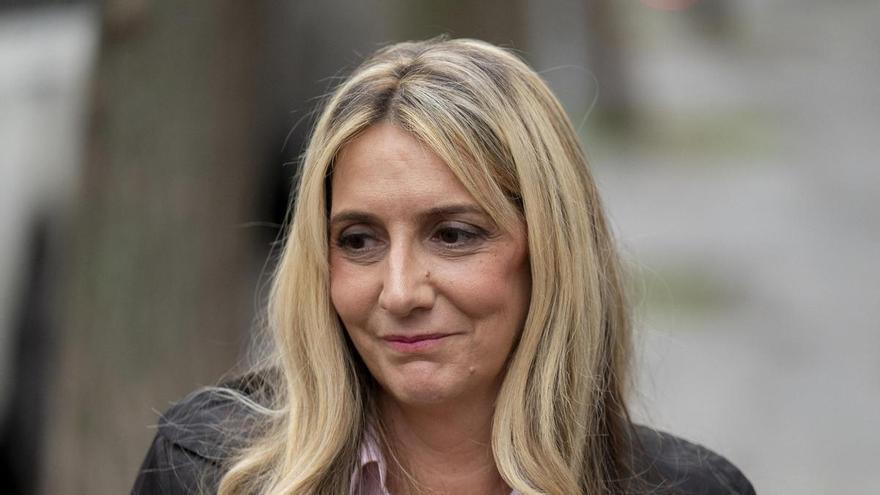 Claudia y los libros  de trenes