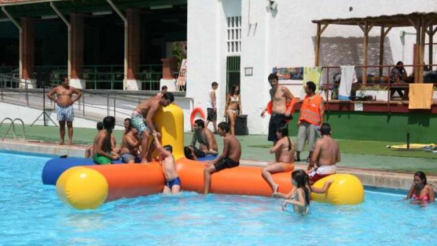 Las piscinas municipales de Alcoy cierran la campaña de verano con 30.000 usuarios