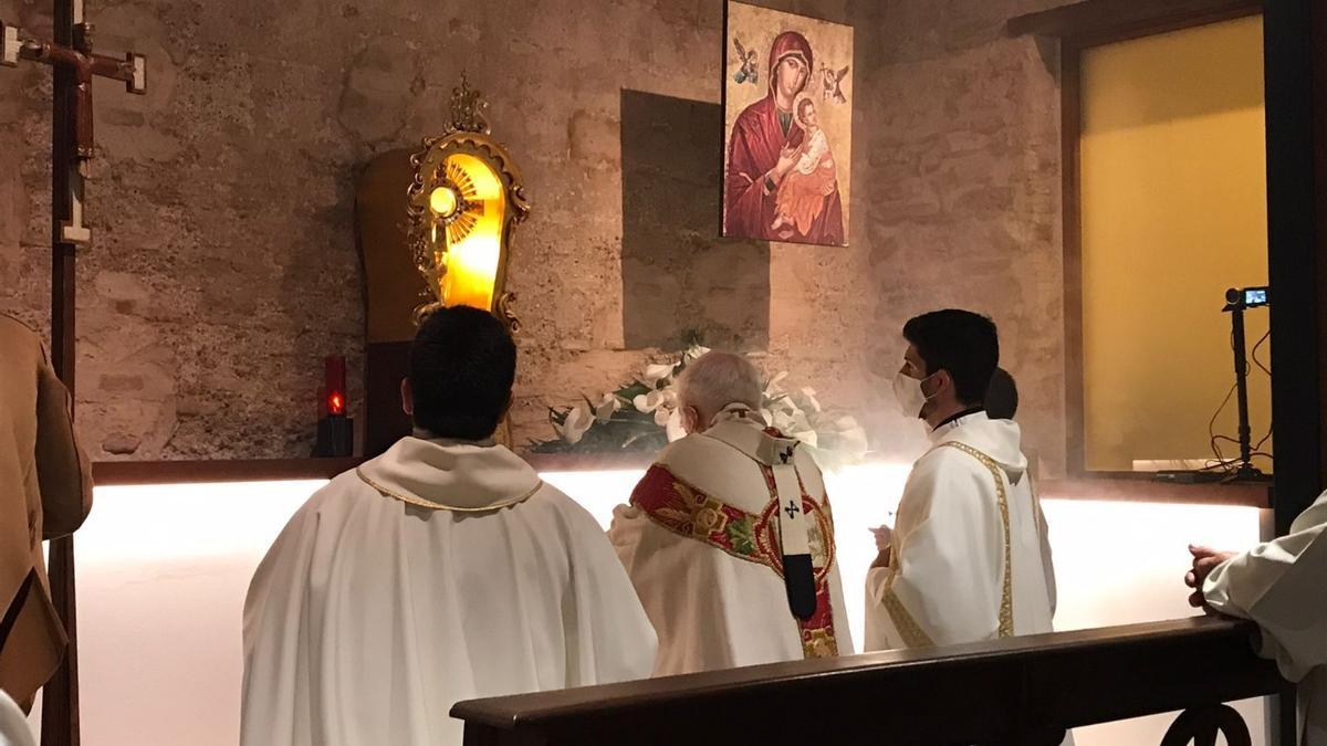 Cañizares bendice la nueva capilla de Moncada.