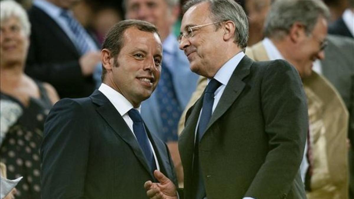 Sandro Rosell y Florentino Pérez, en el palco del Camp Nou antes de empezar un Barça-Madrid