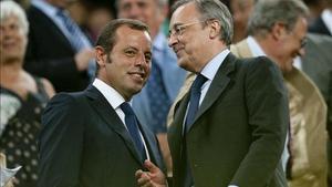 Sandro Rosell y Florentino Pérez, en el palco del Camp Nou antes de empezar un Barça-Madrid.