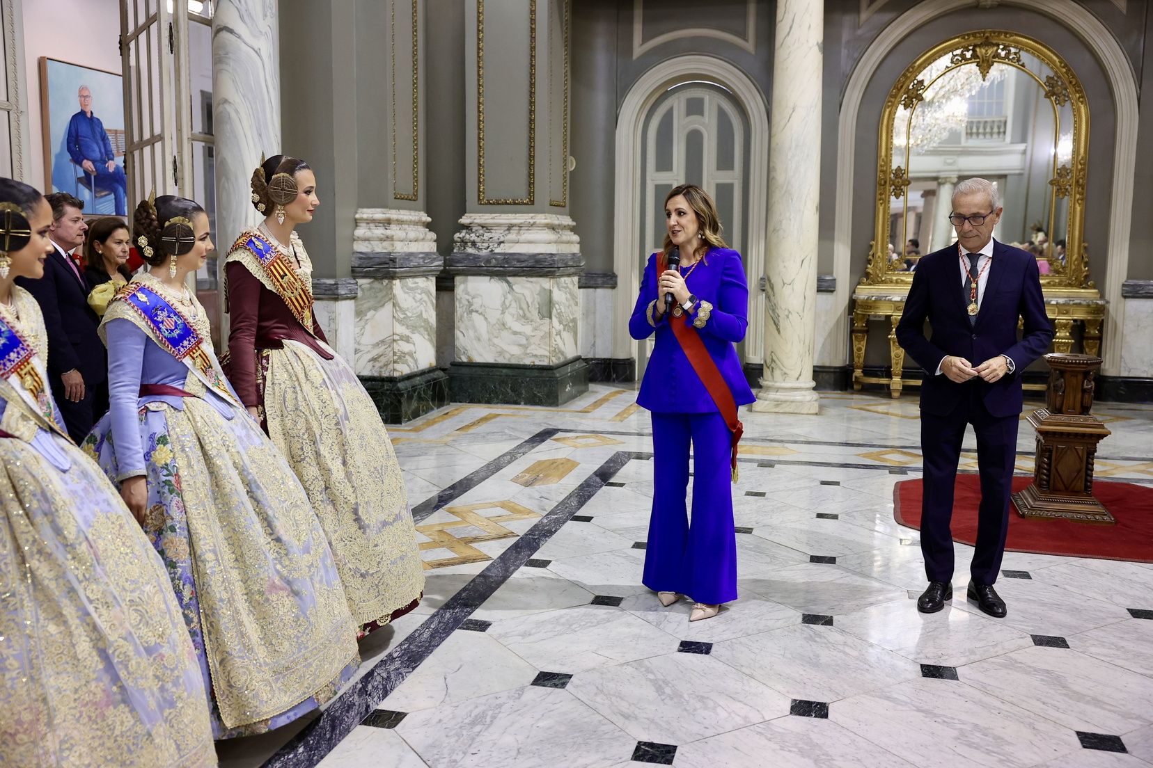 Balcón y "mocaorà" en la despedida de Berta Peiró y la corte 2025