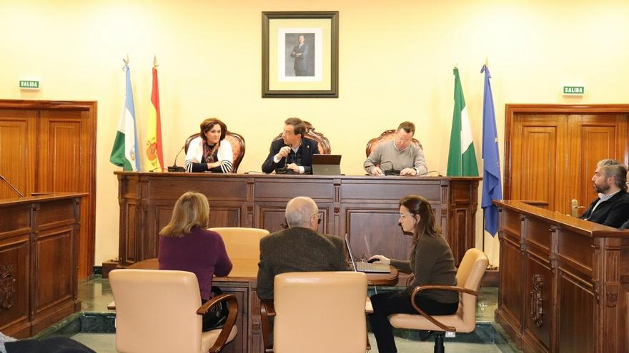 El Ayuntamiento de Lucena prorroga un año la ayuda a domicilio sin cambios en el precio