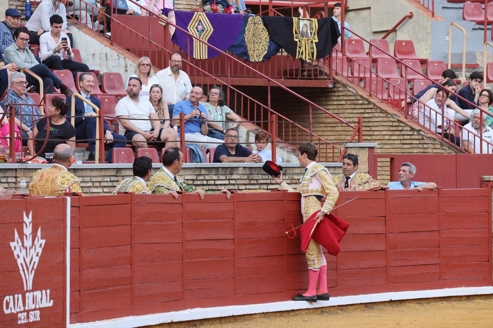 Javier Zulueta y Manuel Quintana abren la puerta de Los Califas