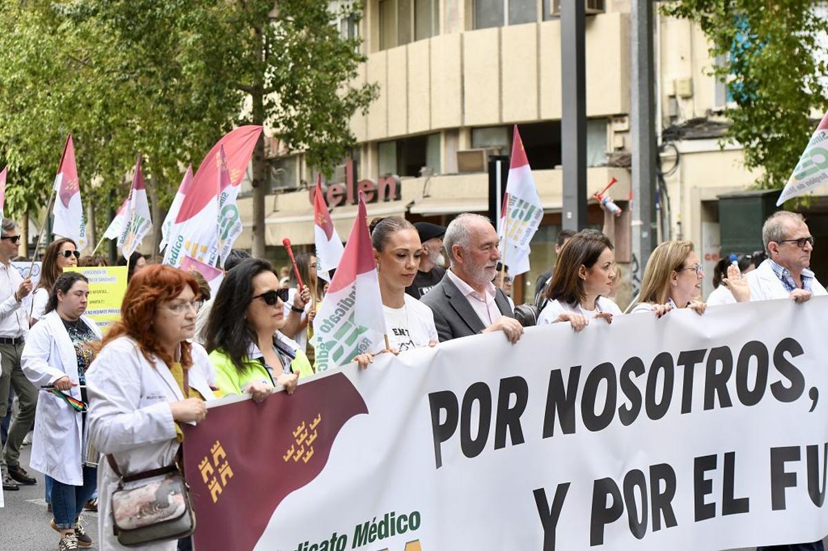 Las imágenes de la protesta de médicos contra el Estatuto Marco este miércoles en Murcia