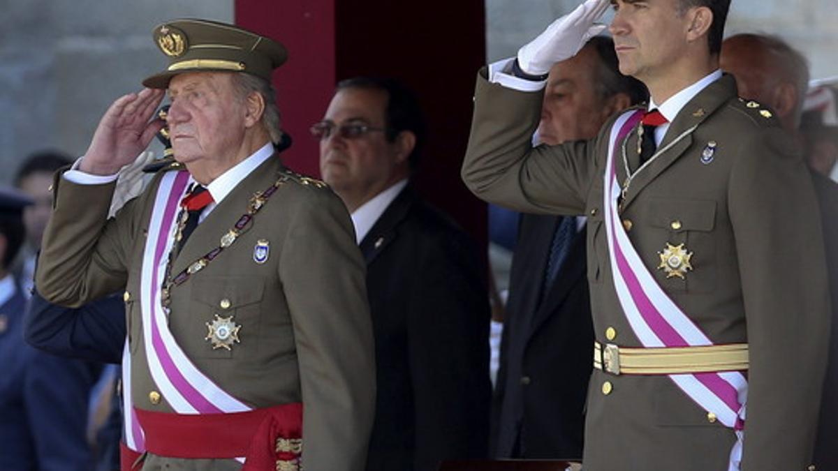 El PNV critica que Felipe VI pueda proclamarse rey vestido de militar