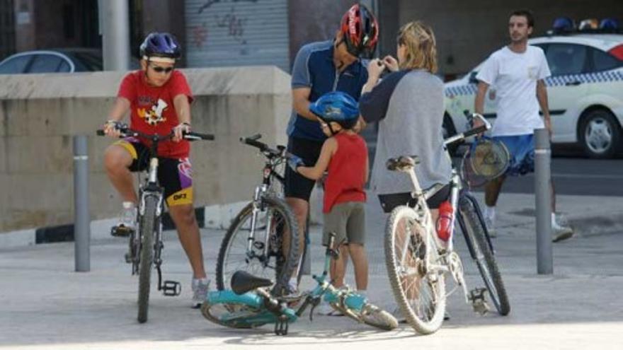 Interior obligará a los ciclistas a utilizar casco