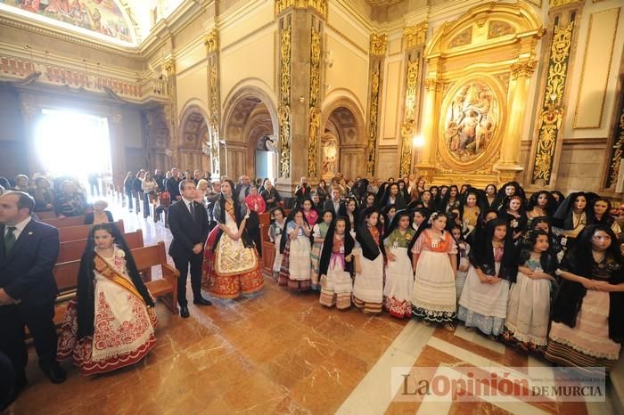 Ofrenda floral a la Virgen de las candidatas a Reina de la Huerta