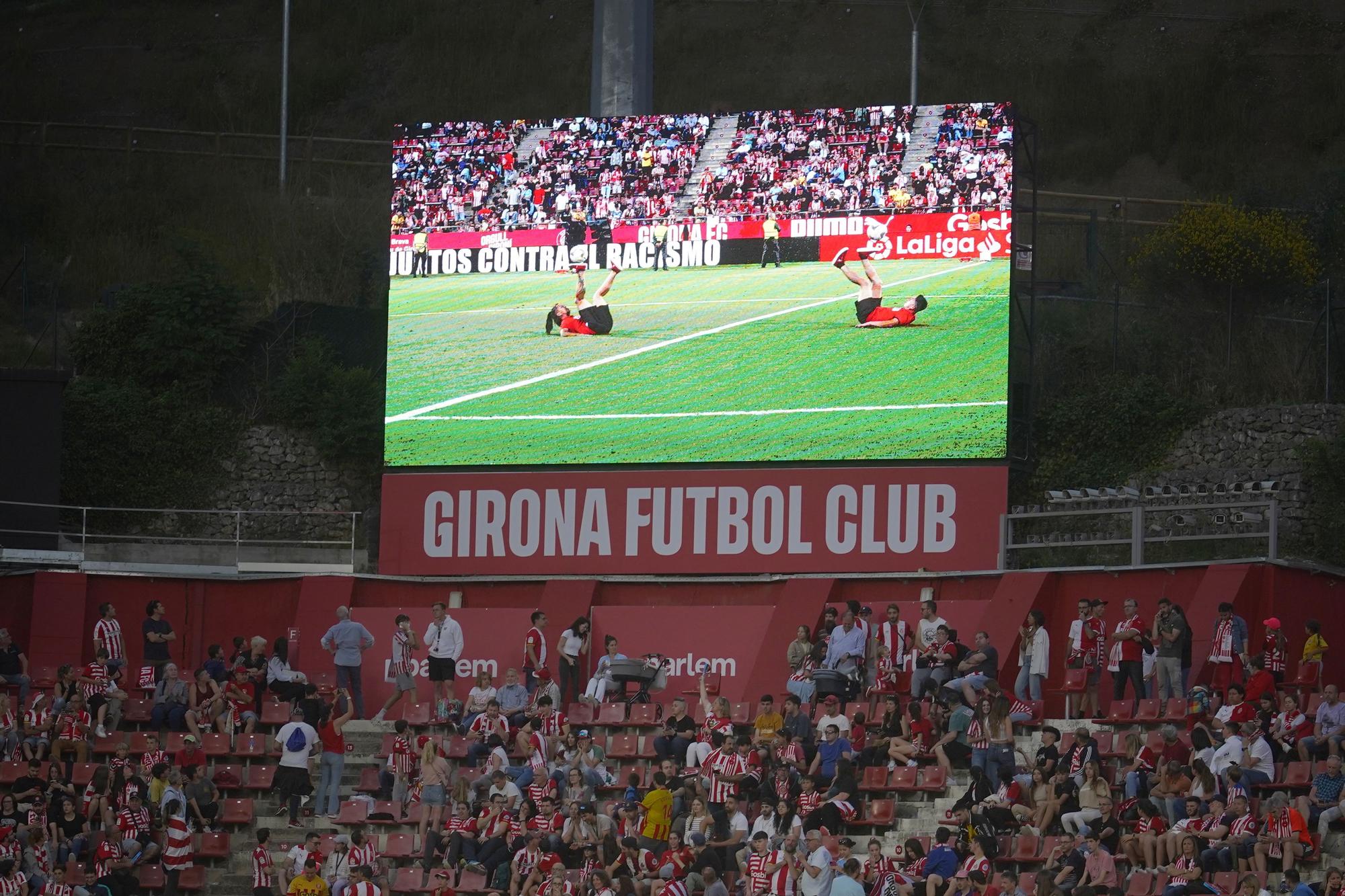 El Girona celebra la permanència amb el públic de l'estadi de Montilivi