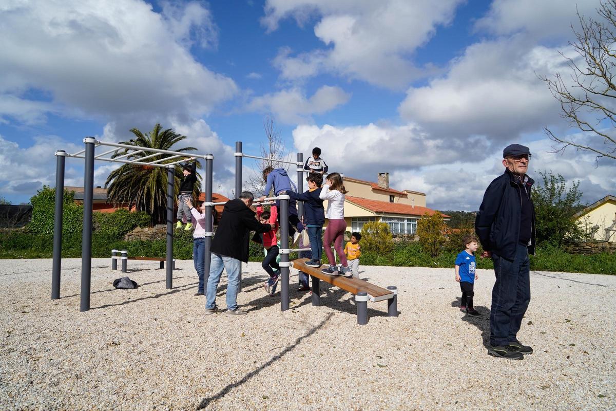Inauguración en Santa Cruz del parque Rosalía Mera, donado por Sandra Ortega