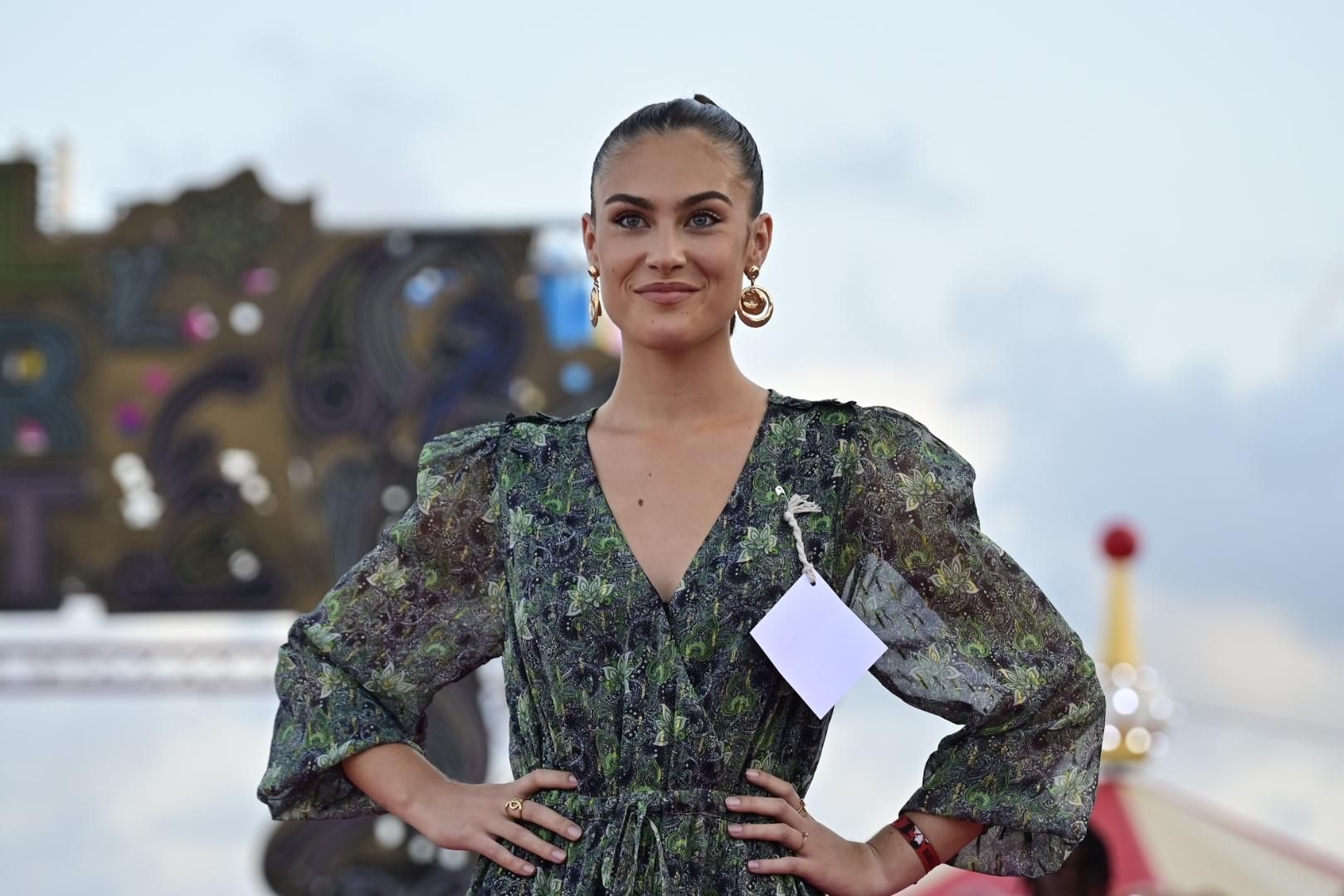 El Moll de Costa se viste de moda con el desfile solidario de Cáritas