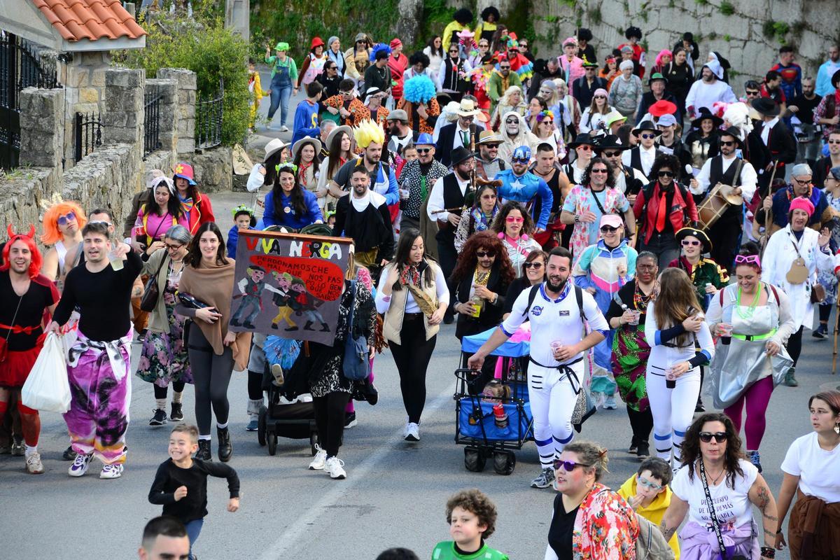 A primeira xornada do tradicional Entroido do Hío en imaxes (II)