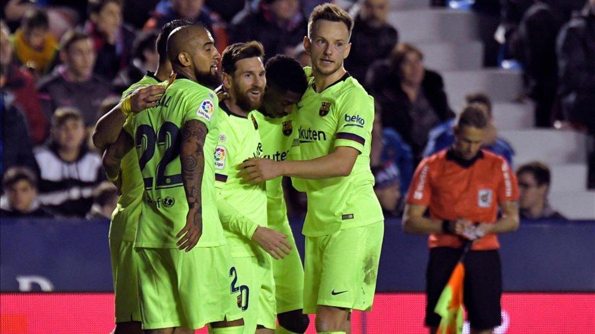 Messi celebra el 0-2 con sus compañeros