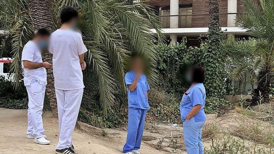 Sanitarios en el Hospital de Elche