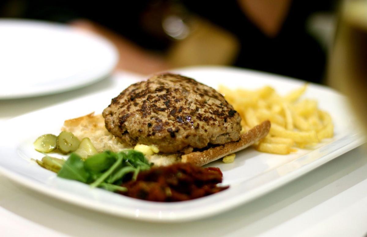 La mítica hamburguesa al plato de Flash Flash