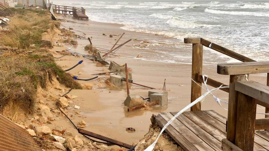 Temporal en la playa de Arenales del Sol (Elche)