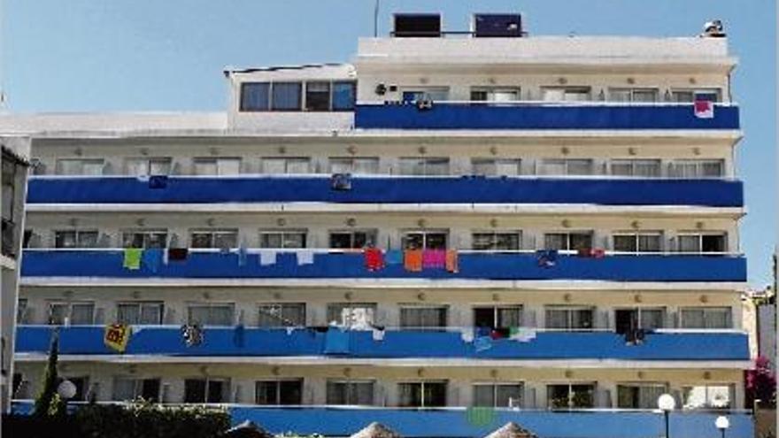 Imatge de les balconades de l&#039;hotel des d&#039;on va caure, de forma accidental, el turista alemany.