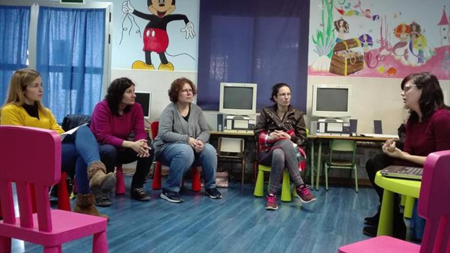 El colegio Cervantes inicia las sesiones de los espacios de formación de familias