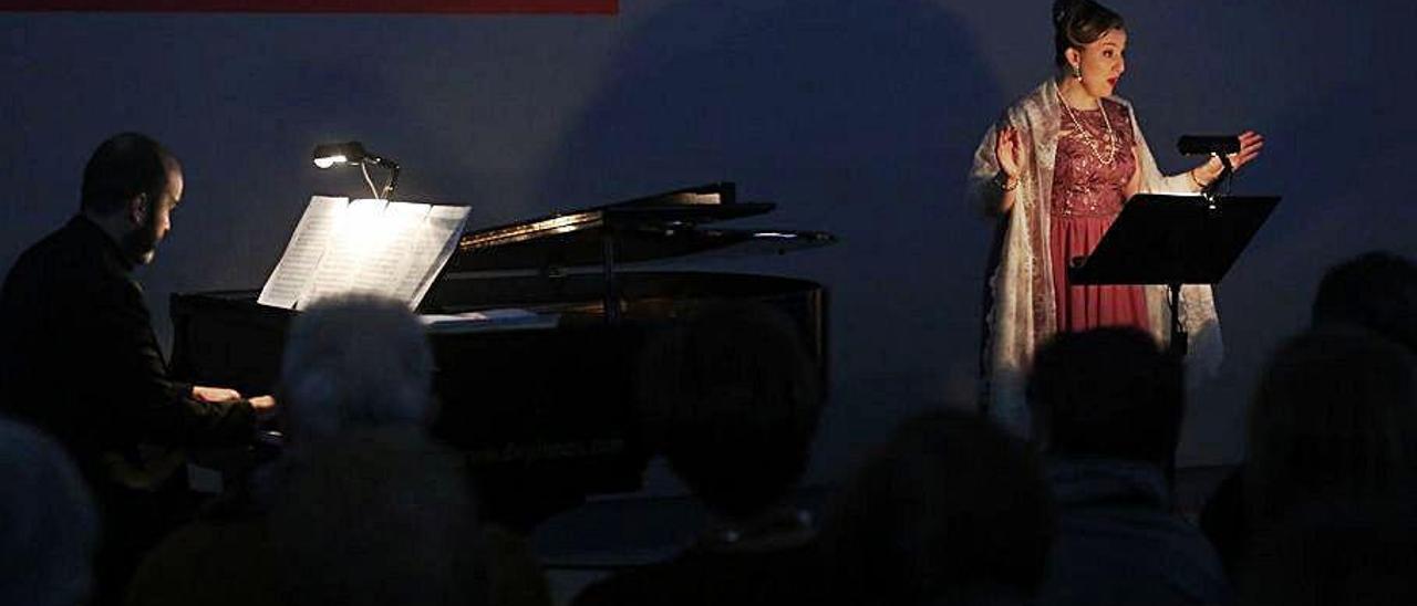 Rubén Díez y Patricia Martínez, durante un concierto en enero de 2017 en el Centro Niemeyer.