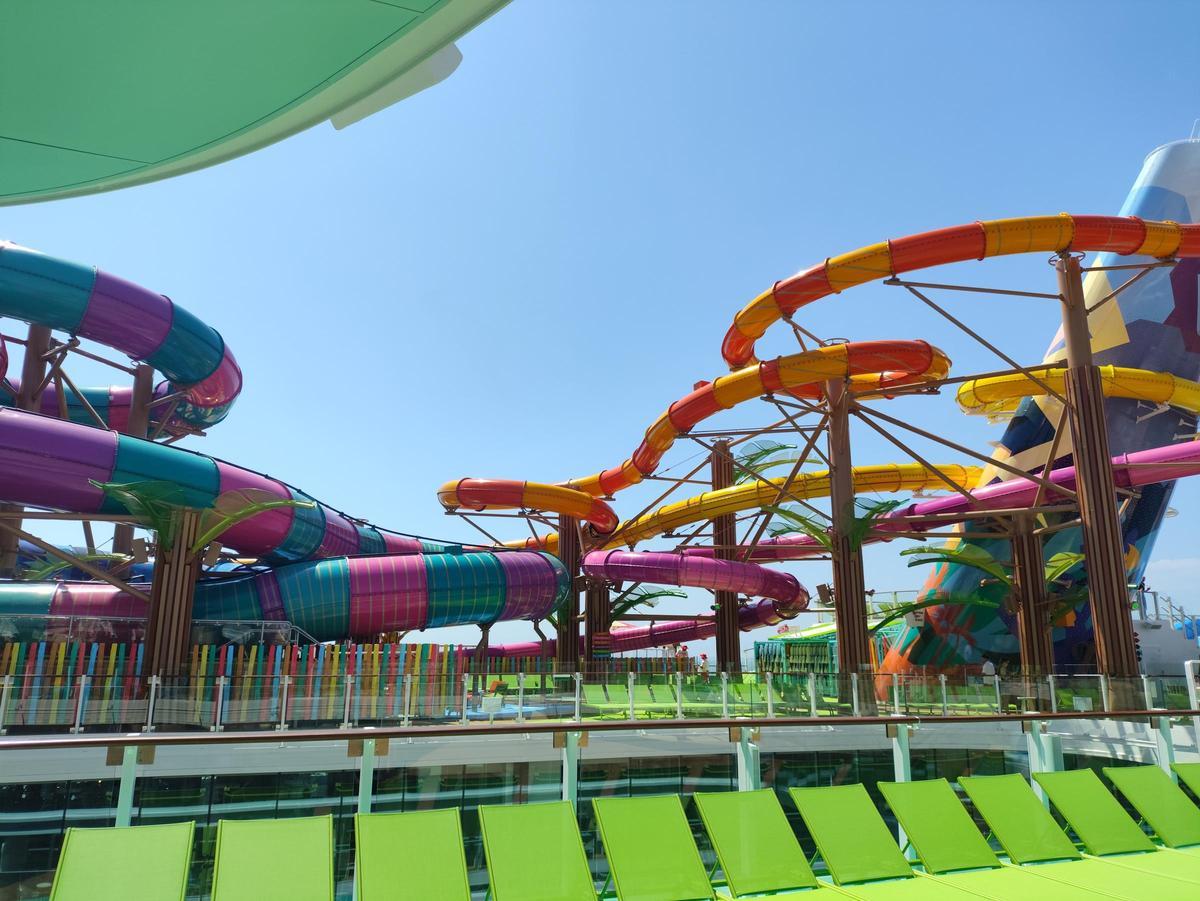 El Legend of the Seas tiene uno de los parques acuáticos más grandes del mundo.