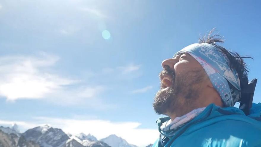 Miguel Ángel Roldán, primer afectado de ELA que supera los 5.300 metros en el Everest