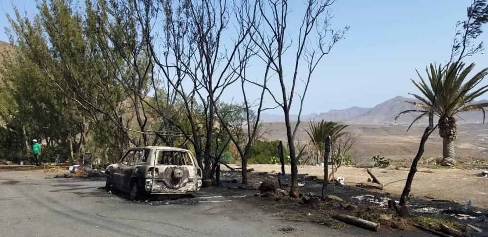 Heridas dos mujeres que intentaban sofocar el incendio de un invernadero en Fuerteventura