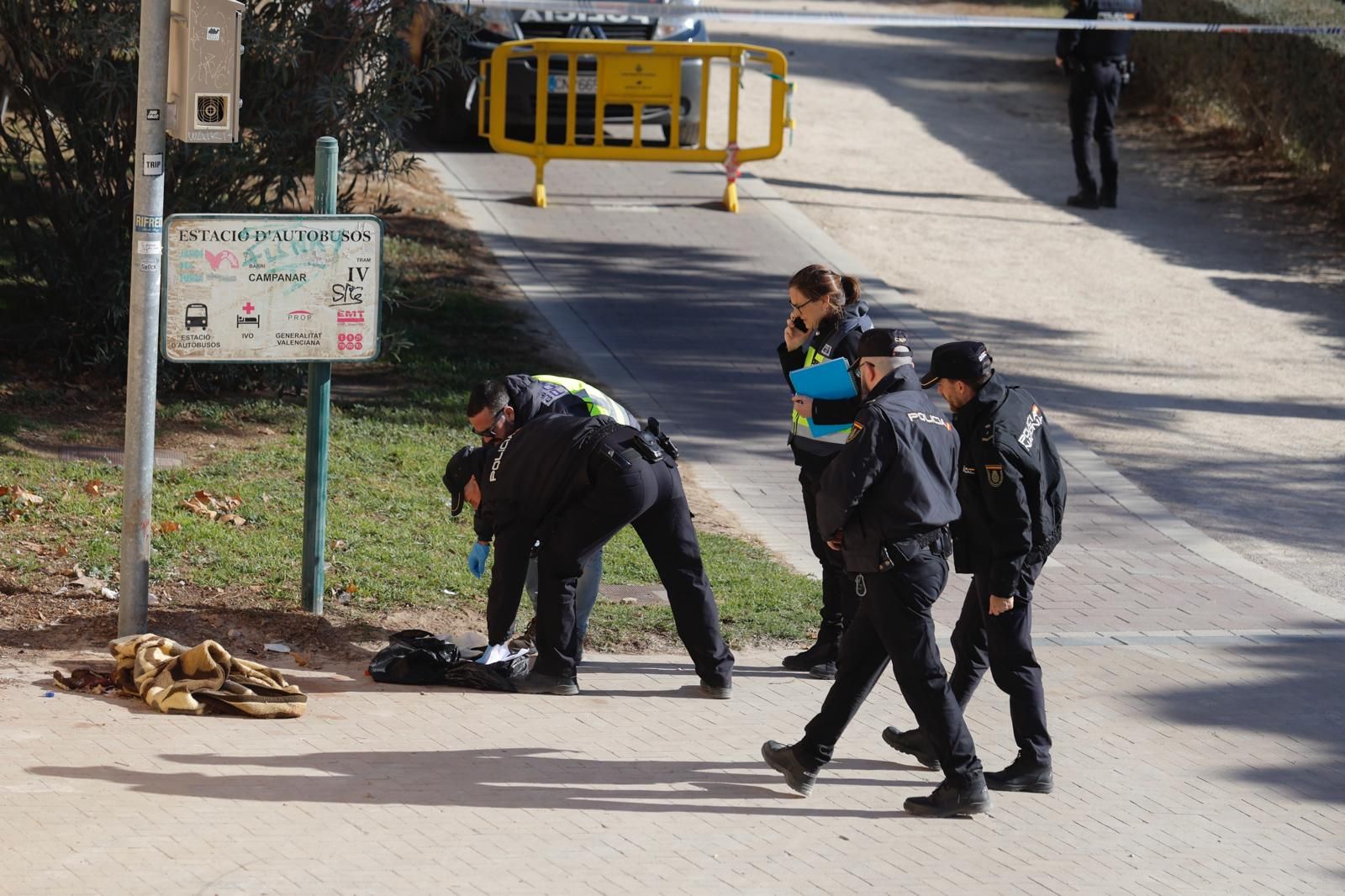 Un hombre se entrega tras matar a un sinhogar que dormía bajo el puente del Real en València