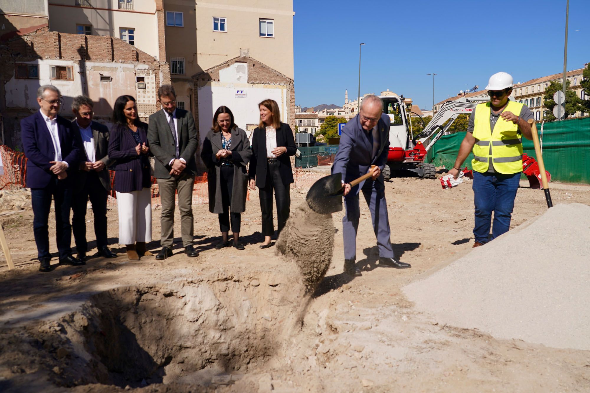 Colocación de la primera piedra del futuro Neoalbéniz, en febrero de 2024.