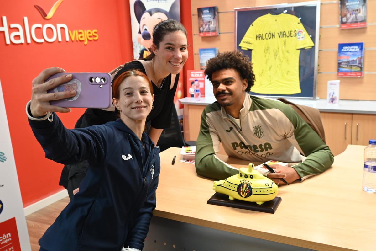 Galería | Baño de masas de Nicolas Pepe y Renato Veiga en Vila-real