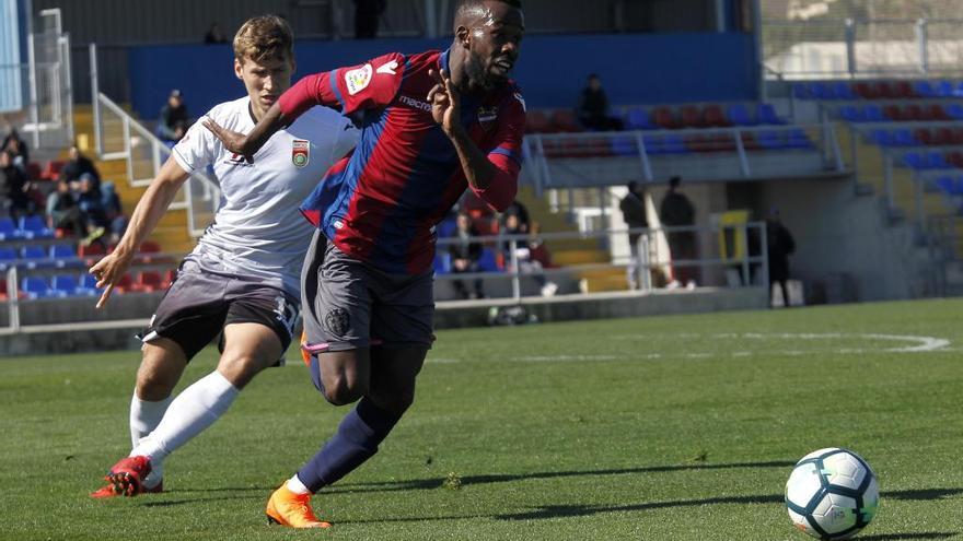 Fahad, en un partido de entrenamiento en Buñol.