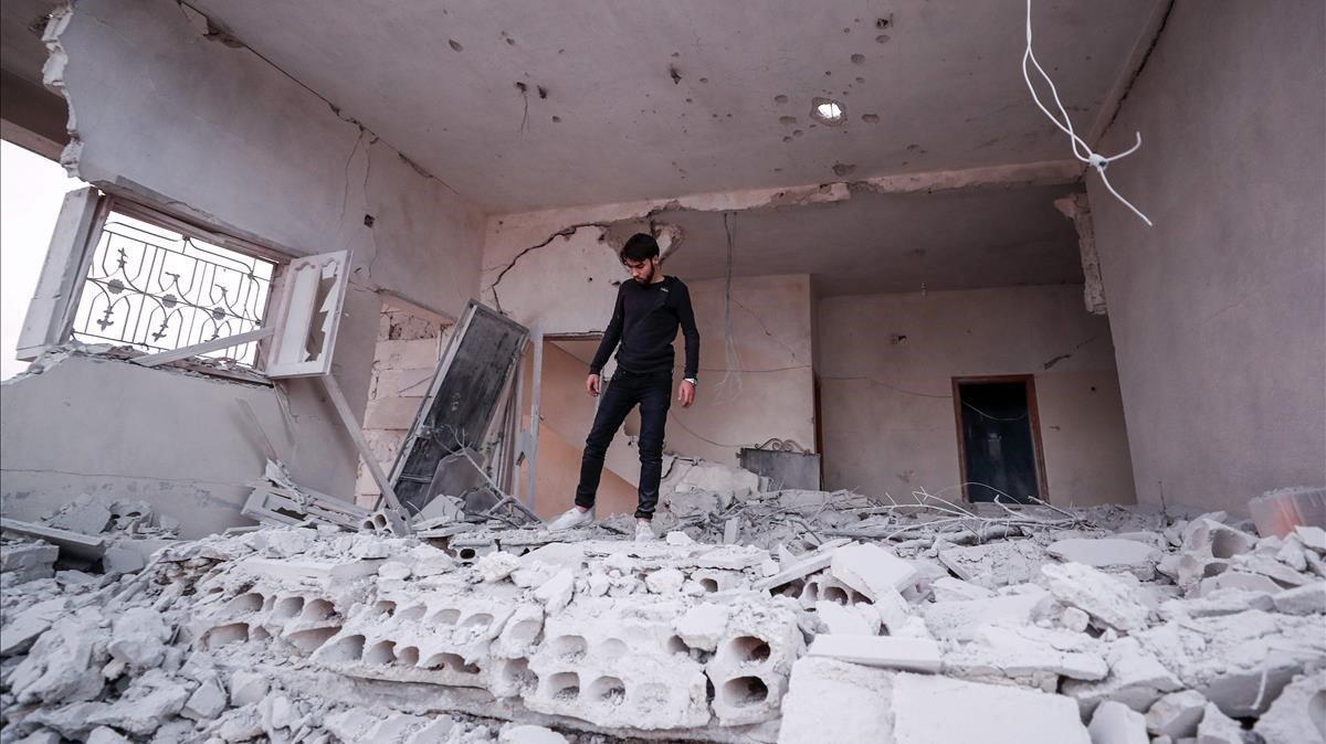 zentauroepp51169424 a syrian youth walks through rubble and debris in a building191202110603