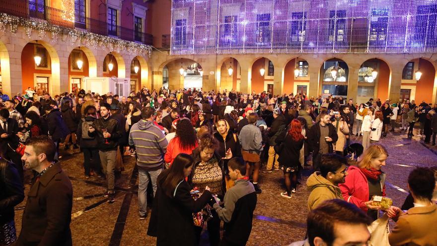 Nochevieja en la plaza Mayor de Gijón: con control de aforo y uvas solidarias por un euro