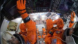 Interior de la nave espacial Orión, el corazón del programa Artemis rumbo a la Luna.