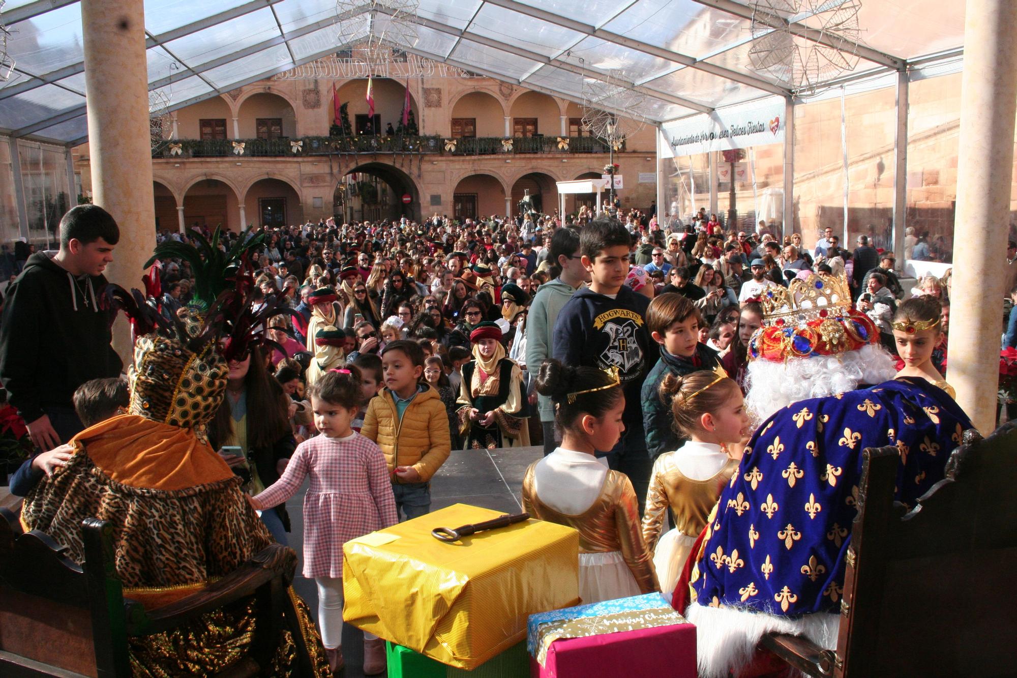 Los Reyes Magos llegan a Lorca en carroza de cuento