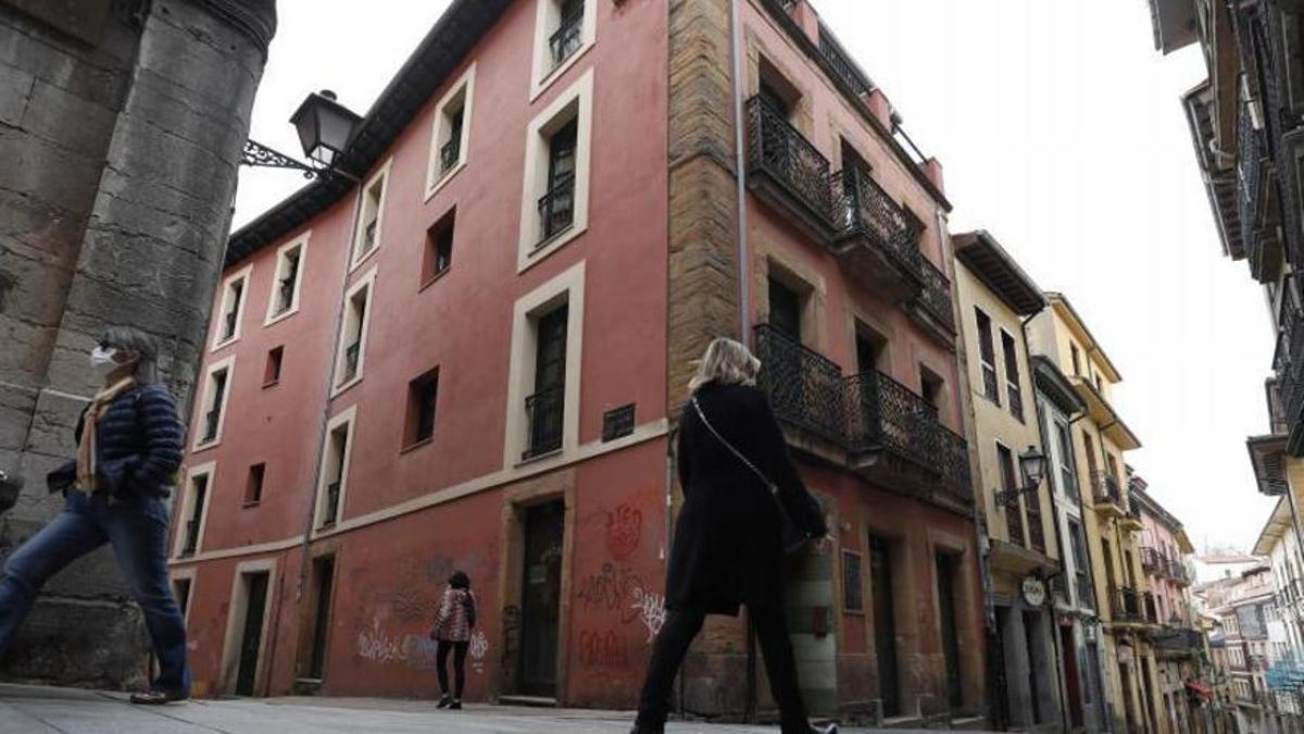 La calle Máximo y Fromestano en Oviedo.